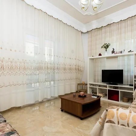 Aigli House Nyaraló *